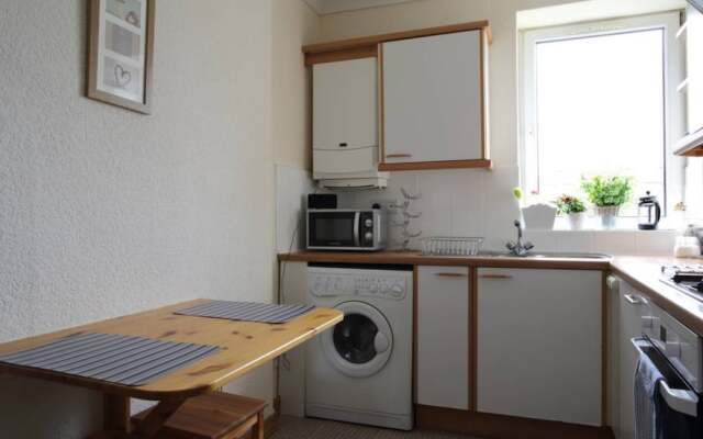 1 Bedroom Flat 15 Minutes From City Centre