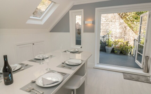 1 The Old Coach House