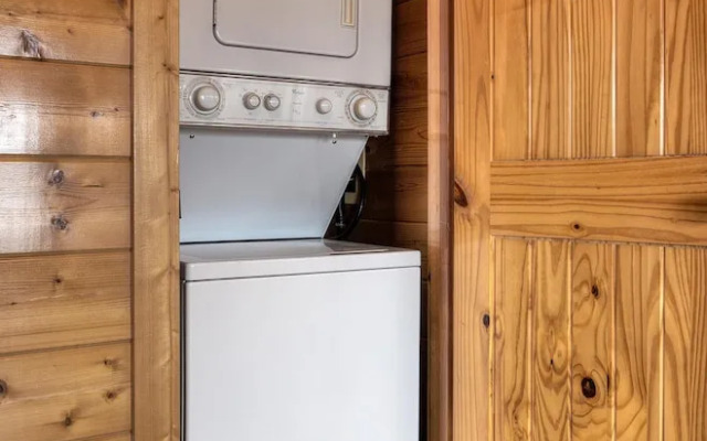 Lasting Impressions 240 - Two Bedroom Cabin