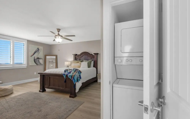 Dolphin Point #602a