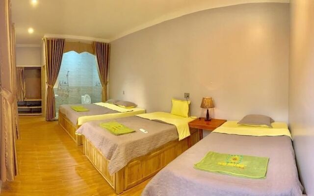 The Art - Golden Jungle House