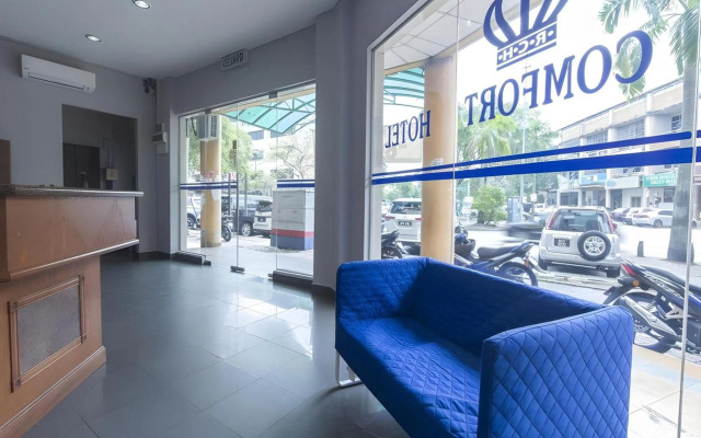 Super OYO 828 Comfort Hotel Shah Alam