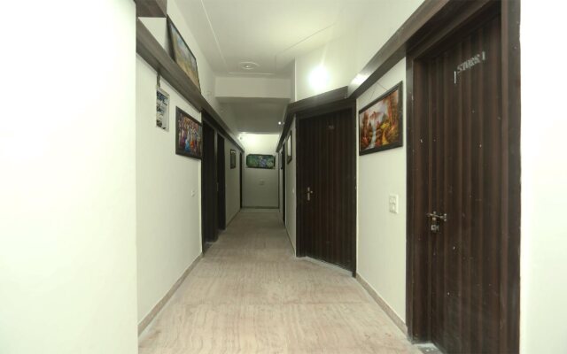 OYO 8607 Hotel Sky Inn