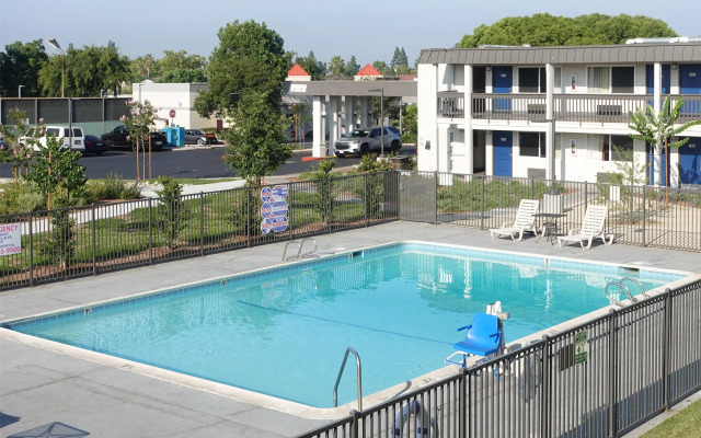 Motel 6 Claremont, CA