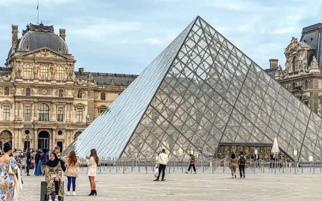 Charming Central Apartment With Balcony and City View