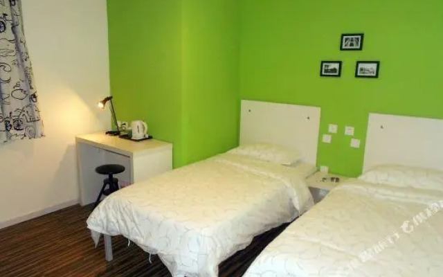 VK Hotel (Beijing Taoranting)