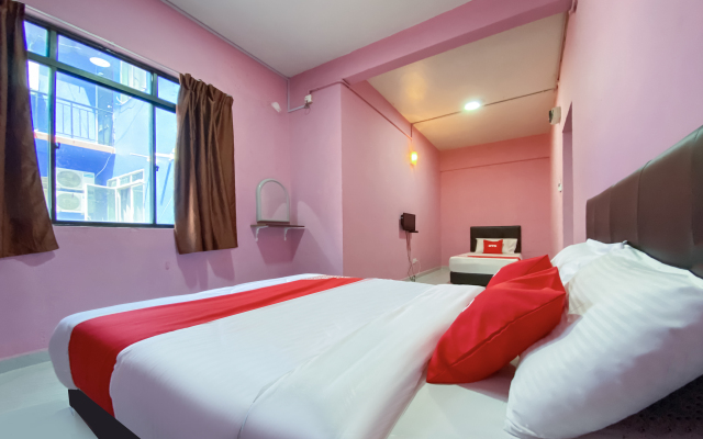 Super OYO 90039 Coop Hotel Kangar