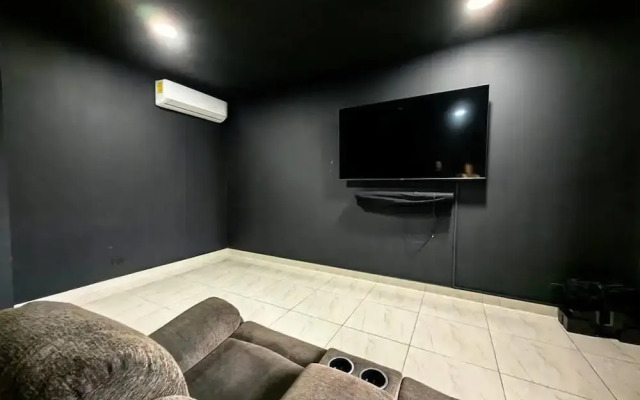 Oceanfront Designer Apartment PH The Sands, Next to Hilton