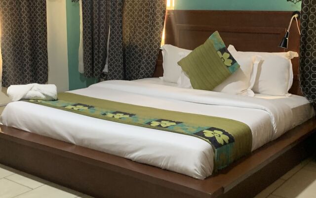 Foster Inn -Asake