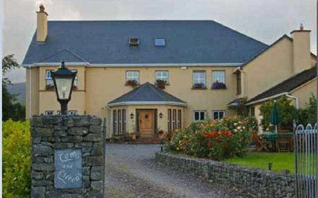 Tom and Eileen's Farmhouse B&B
