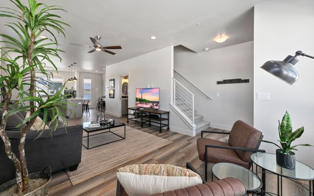 938 Jerome St Unit 3