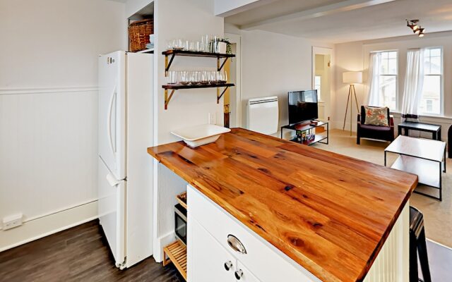 1302 N 49th St Apartment Upper Unit