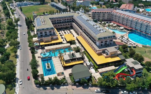Crystal De Luxe Resort & Spa – All Inclusive