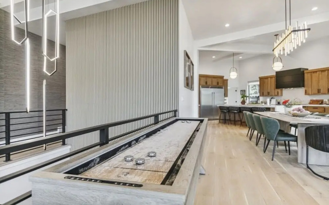 9005A - Luxury Four Bedroom 4 Home