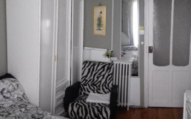 Comfortable House Center (1)