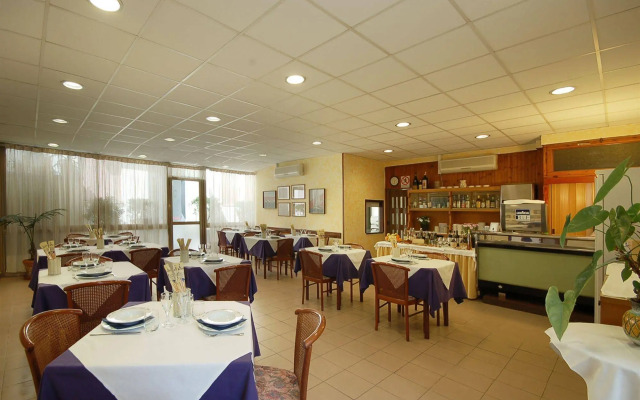 Ely Hotel