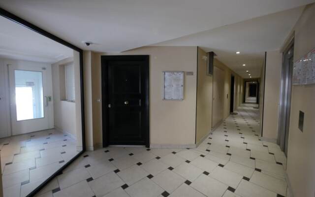 T2 3 étoiles 150 m Gare 5 min Palais