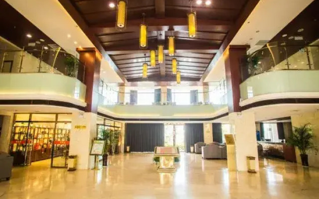 Sunshine Beach Holiday Hotel