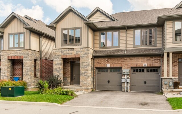 GLOBALSTAY. Modern Townhomes on Lake Ontario