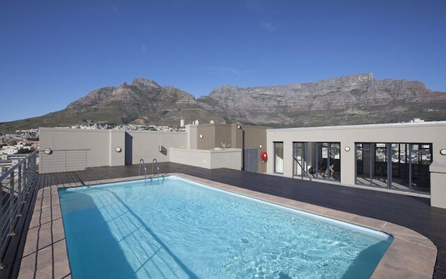 Four Seasons Apartments by CTHA