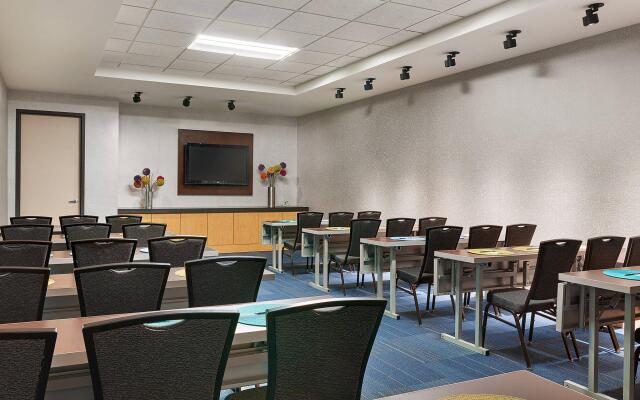 Aloft Denver Airport at Gateway Park