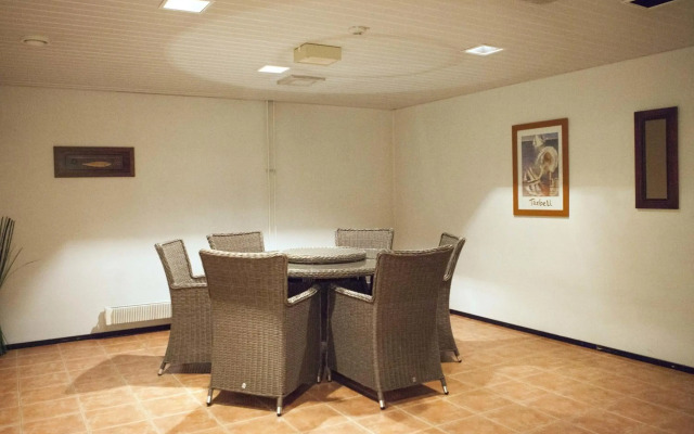 Pilot Airport Hotel