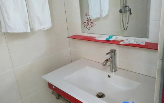 Tiantangzhai Mountain Movie Hotel – Bathroom – Luan