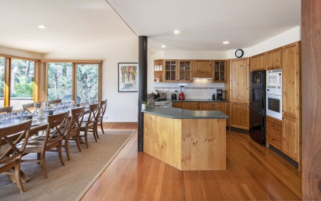 Rimrock - Superior waterfront home