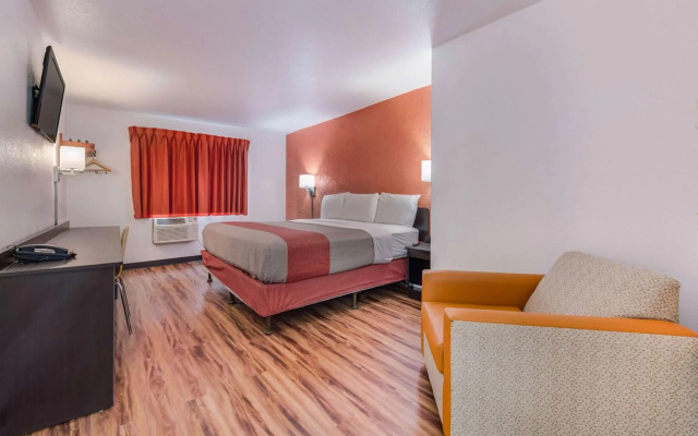 Motel 6 Saint Paul, MN - I-94