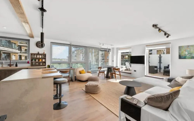 Anchor Penthouse Retreat in London