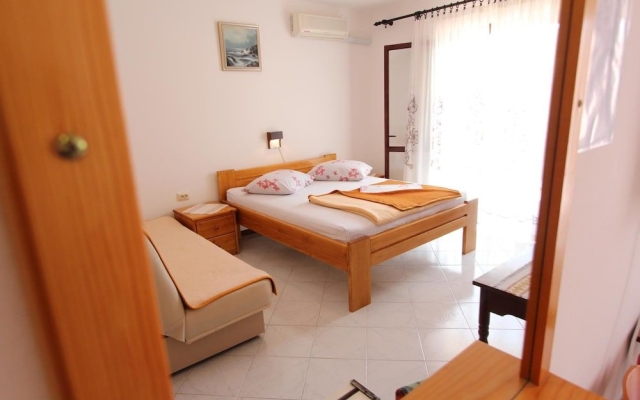 Room and Apartments Mariza
