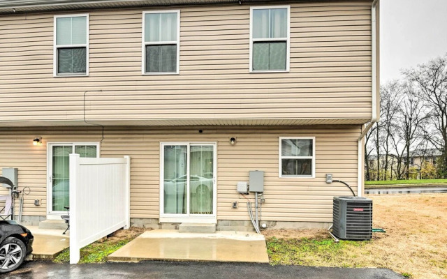 Pet-friendly Nashville Townhome: 10 Mi to Dtwn