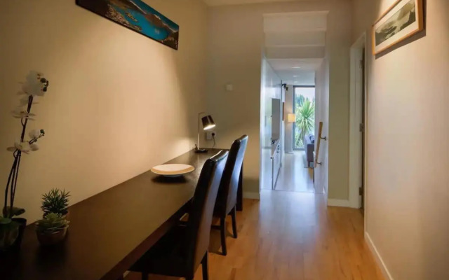 Stunning Lakeview 1 Bedroom Apartment