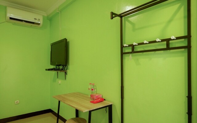 RedDoorz @ Jalan Gatot Subroto Semarang