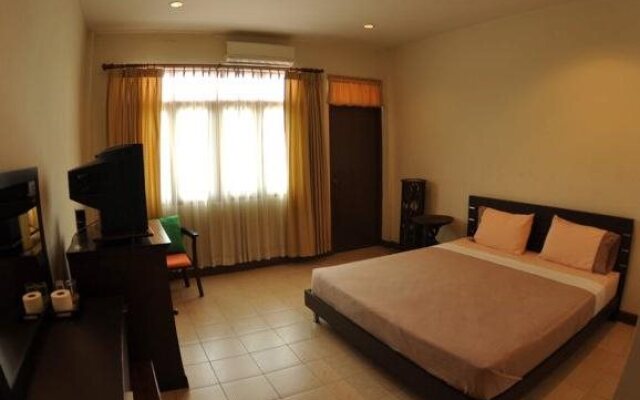 Family Boutique Home & Travel