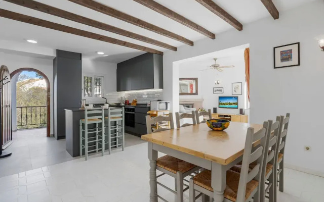 Apartment With Roof Terrace and Pool - Ref 129