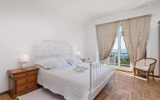 Amazing Home in Matulji With 5 Bedrooms, Jacuzzi and Wifi