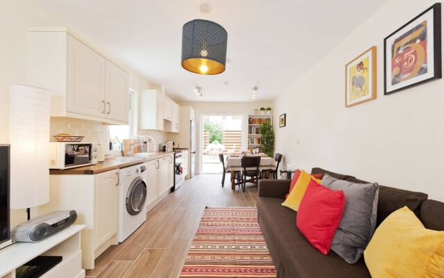 2 Bedroom Apartment By The River