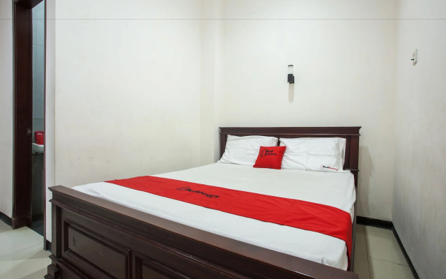 RedDoorz @ Raya Ngagel 2