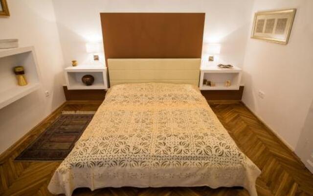 Gold Pearl Apartment