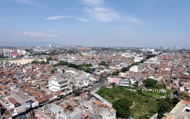 Tranquil Designed 2Br At Gateway Ahmad Yani Cicadas Apartment