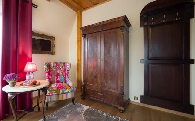 RetroHouse - Adults Only