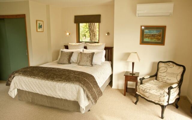 Whakaipo Lodge