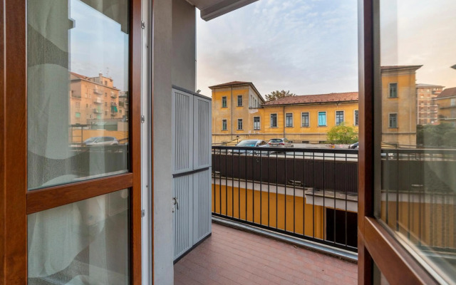 Milano Cosy APT with Balcony!