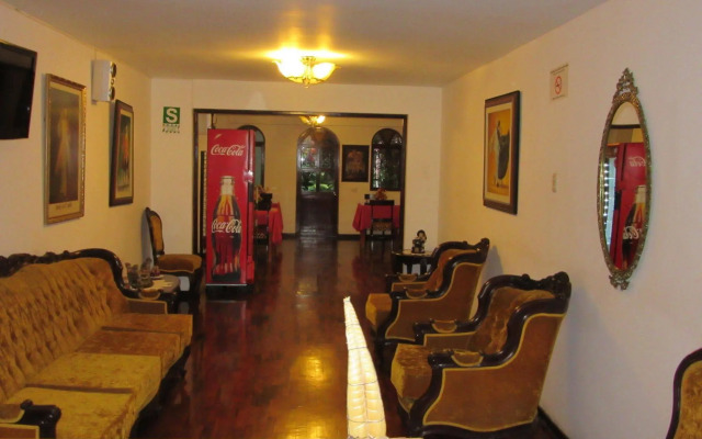 Las Palmeras Inn
