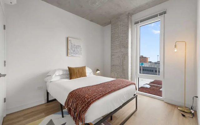 4BR Group Retreat Near Lincoln Park