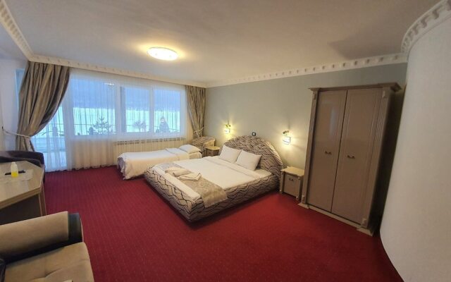 Rey Hotel & Restorant