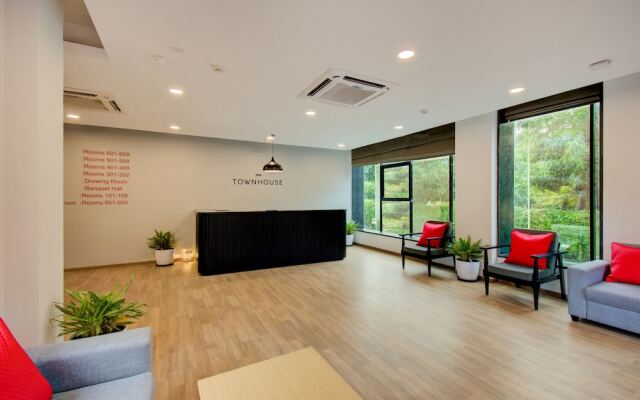 OYO Townhouse 145 The Park Infinity
