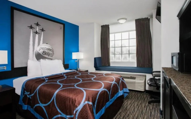 Econo Lodge Inn & Suites