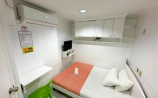 RedDoorz @ Earnshaw Manila